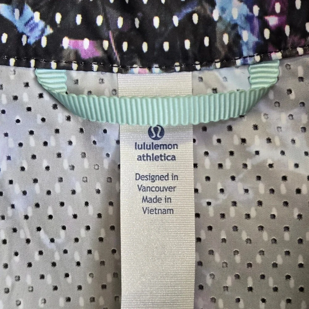 Lululemon Pack It Vest Floral Sport Tranquil Blue Multi Stow Away Hood Size 8